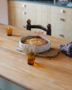 Plat à gateau fait par un artisan, série "juste mesure" par Morel